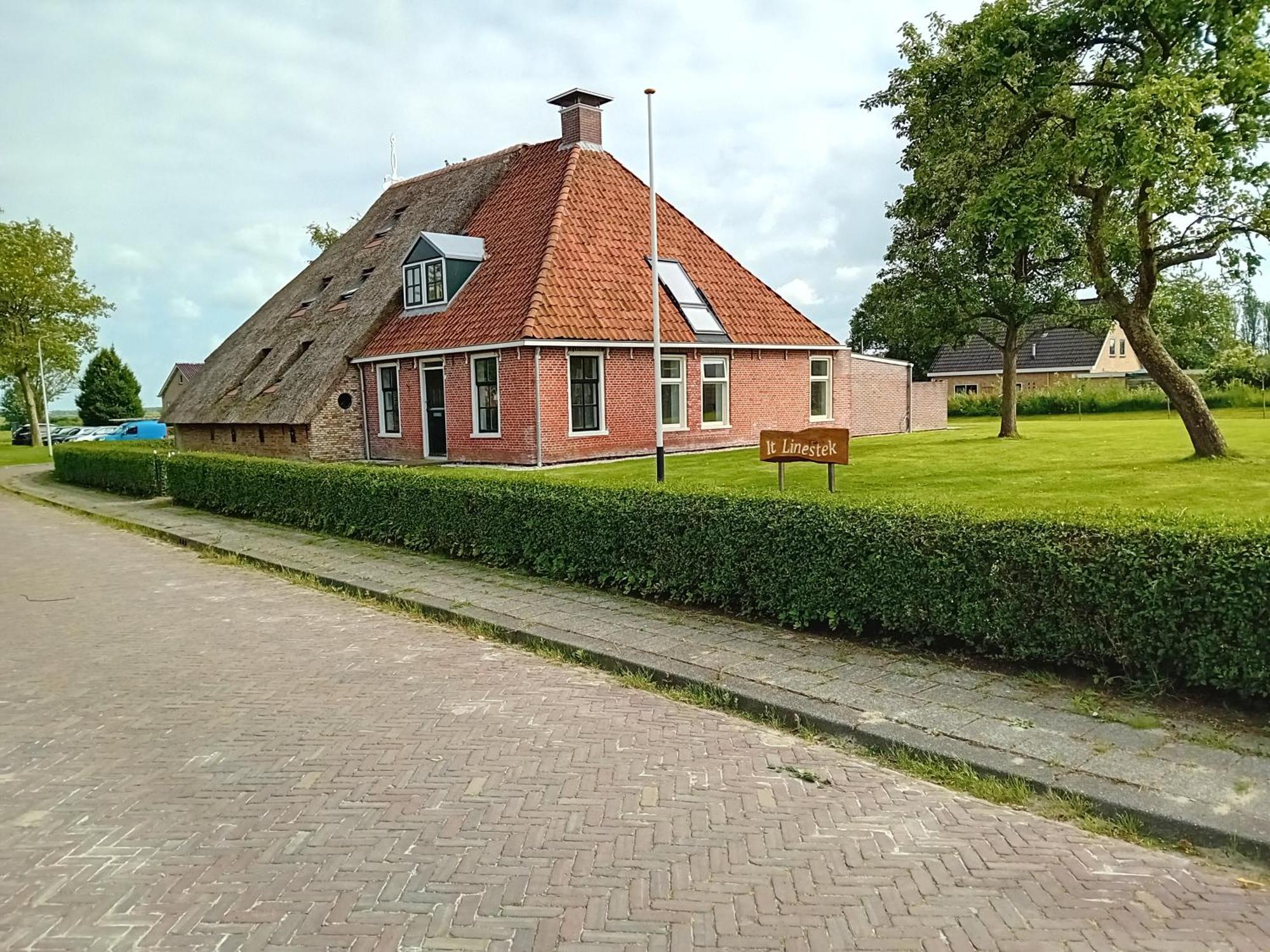 It Linestek Niawier Exterior photo