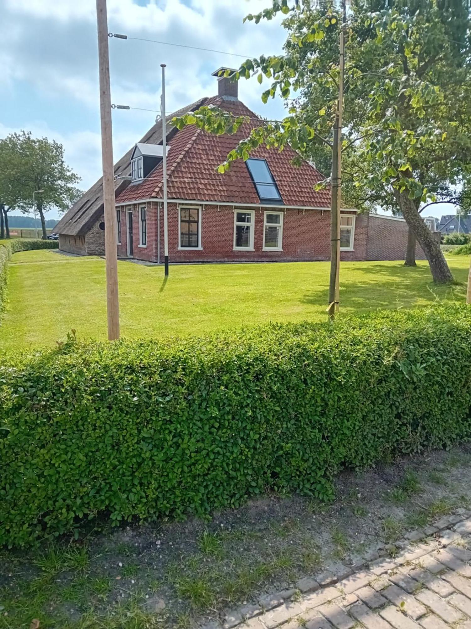 It Linestek Niawier Exterior photo